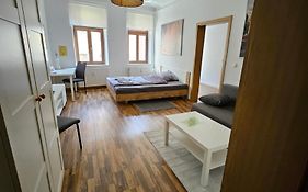 FERIENWOHNUNG 50m2 APARTMENT in ZITTAUER STADTZENTRUM INNENSTADT INNENRING TOP LAGE - WOHNEN AUF ZEIT IN ZITTAU - 1 RAUM WOHNUNG